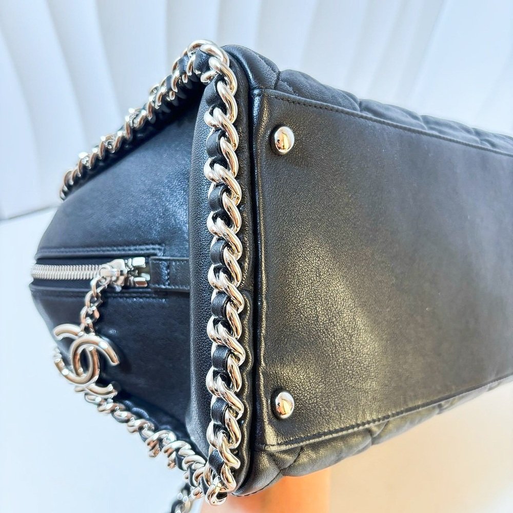 Chanel Black Quilted Leather Tote Bag with Chain Details - Picture 11 of 11